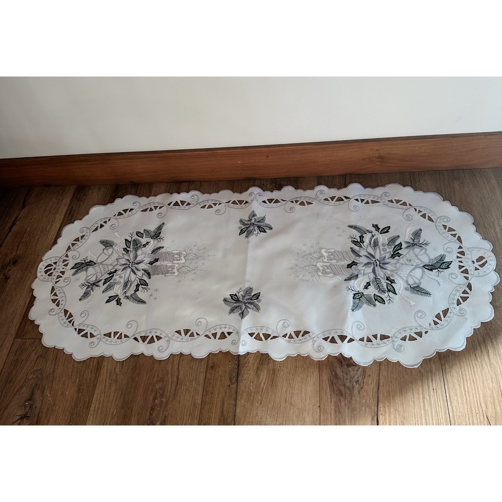 VTG Oval Table Piece Runner Cutwork Embroidery Christmas Poinsettia 34x15‎ White